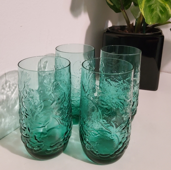 Vintage Indiana Glass Drinking Glasses, set of 4 - Picture 2 of 5